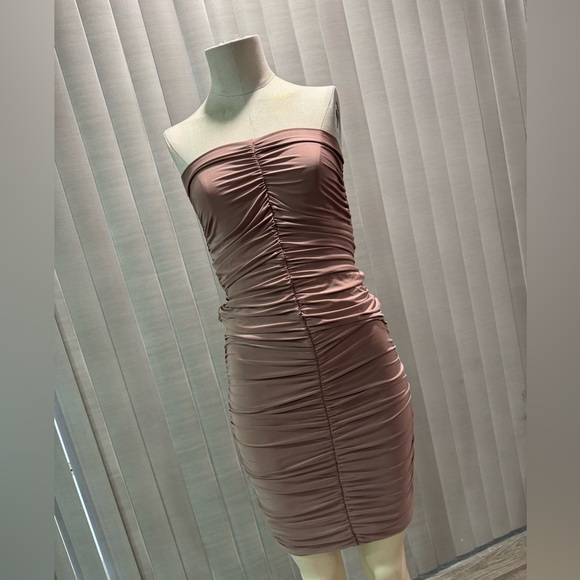 SOLDADO🌸AMTIOUS ruched dress ✨ - Picture 5 of 7